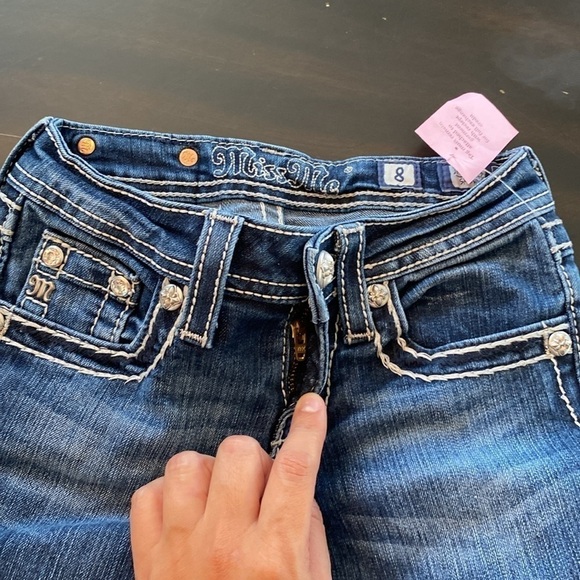 Miss Me Girl Jeans size 8 Denim with Rhinestones on Back Pockets Great Condition - Picture 4 of 10